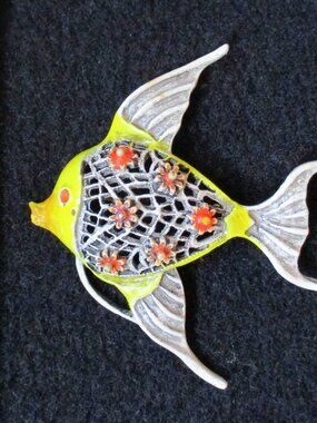 Vintage Arthur Pepper  ' Art " angel fish brooch enamel over goldtone